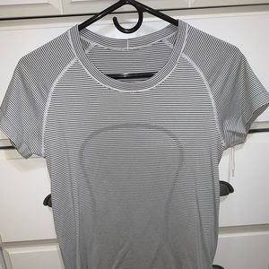 Lulu lemon swiftly tech short sleeve